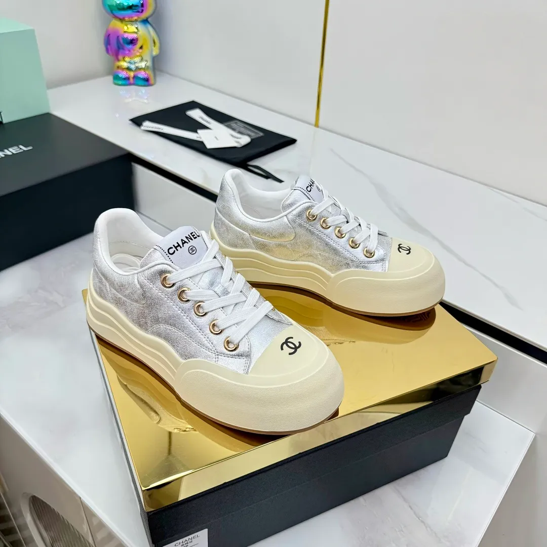 👟👟Ex-factory price 600👟👟 Chanel bread shoes ~ original calfskin panda shoes Chanel 25C latest hot style panda black and white sports shoes casual sneakers Xiaoxiang hot item classic black and white panda color coco girls must pay Fabric: original custom mixed sheepskin lining: original imported breathable mesh lining outsole: Original molded rubber + TPU combination Size: Women's 35-41 👉 👉 👉